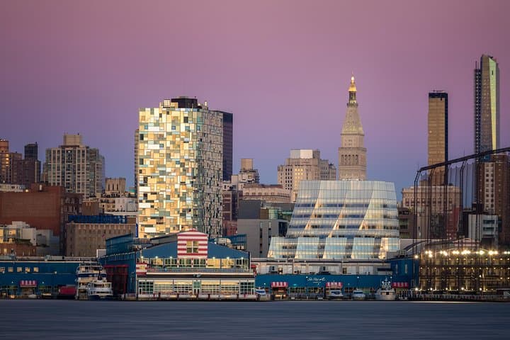 Chelsea Architecture and Art Walking Tour with Award-Winning NYC Guide