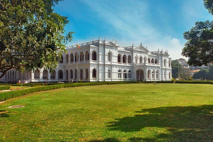 Half-Day Colombo City Drive — Galle Face, Pettah Market & Gangaramaya Temple photo 5