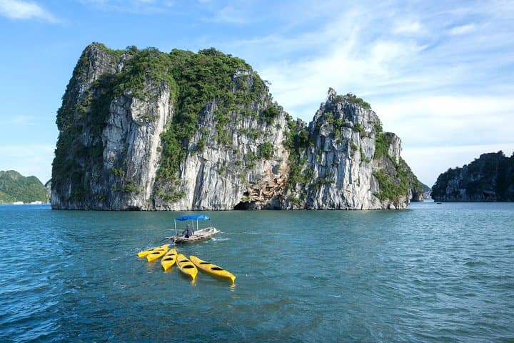 Overnight Bai Tu Long Bay Cruise — Luxury Junk in Halong Bay photo 6