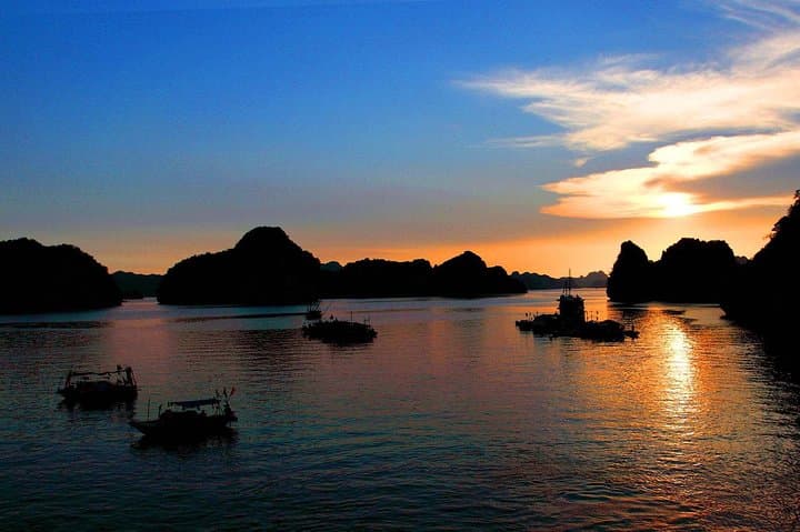 Overnight Bai Tu Long Bay Cruise — Luxury Junk in Halong Bay