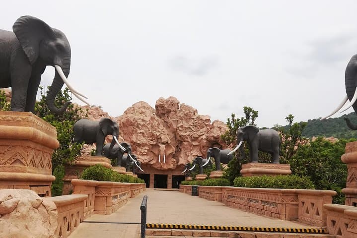 Sun City Day Trip from Johannesburg: Resort Fun & Pilanesberg Sights photo 4