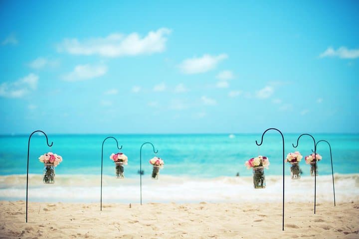Aloha Beach Wedding in Waikiki: Intimate Ceremony and Photo Session photo 4