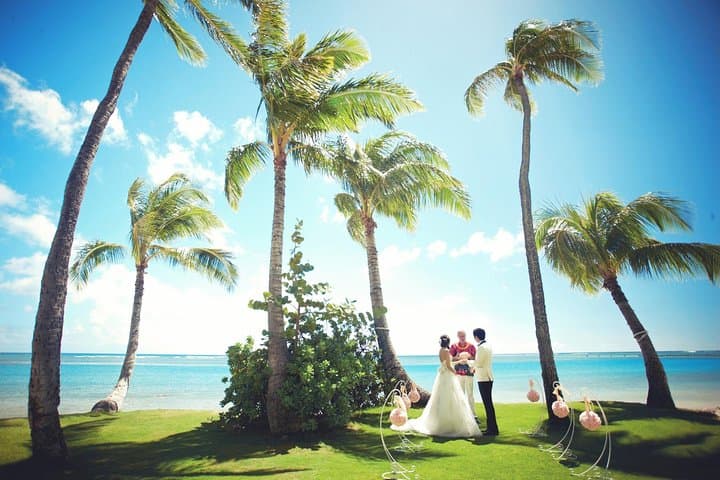 Aloha Beach Wedding in Waikiki: Intimate Ceremony and Photo Session photo 6