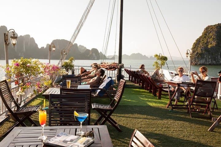 3-Day Halong Bay Cruise: Kayak Titop Island & Explore Surprising Cave