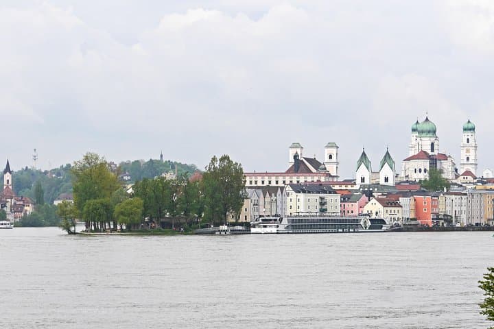 Passau Inn River Stroll: Baroque Views and Three-River Confluence photo 5