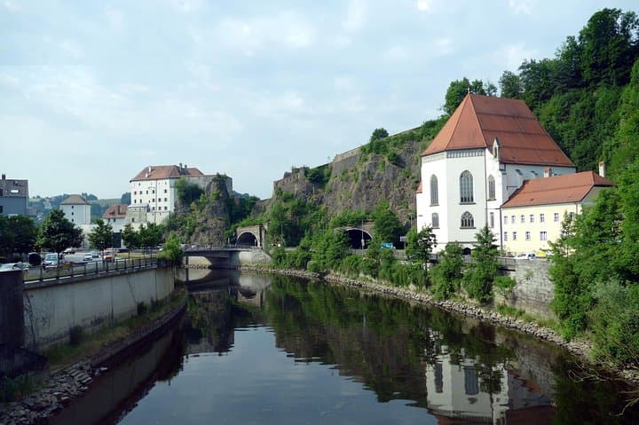 Passau Inn River Stroll: Baroque Views and Three-River Confluence photo 2