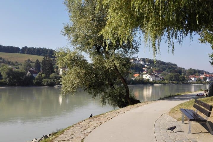 Passau Inn River Stroll: Baroque Views and Three-River Confluence photo 6