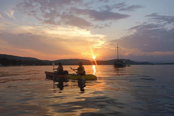 Vourvourou Sunset Sea Kayak: Evening Paddle Around Diaporos Bay
