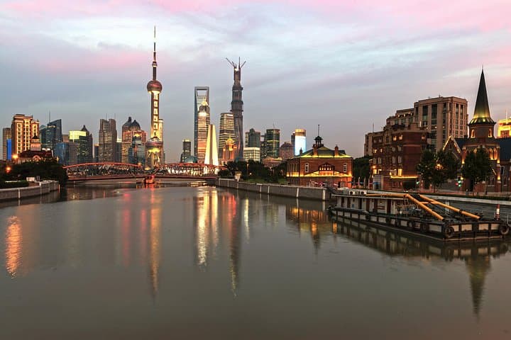 Shanghai Evening Huangpu River Cruise & Street Food Tour photo 4