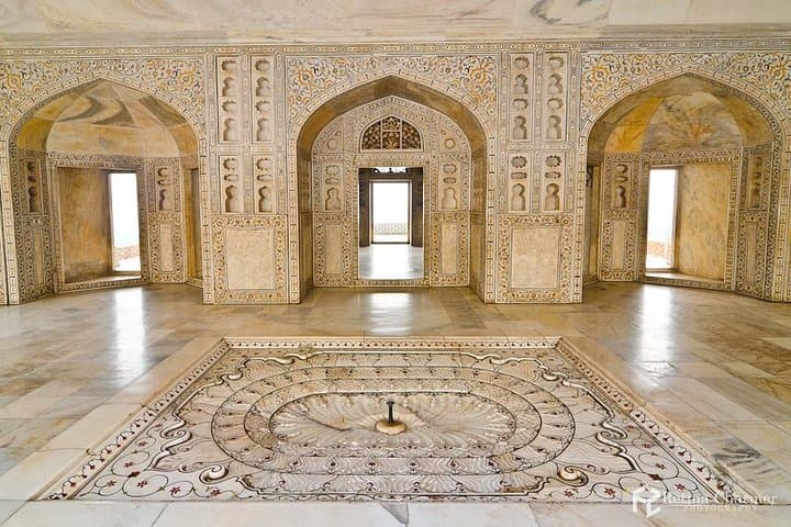 Same-Day Taj Mahal Tour from Bangalore: Flights, Agra Fort & Private Guide photo 3