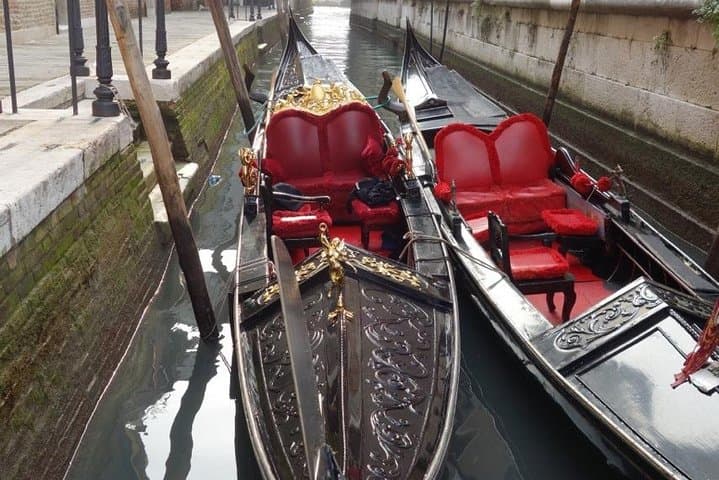 Private Venice Walking Tour: Discover Authentic Canals, Markets & Cicchetti photo 6