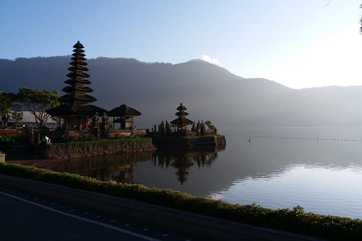 North Bali Ulun Danu, Tanah Lot & Banyumala Waterfall—Full-Day Scenic Tour