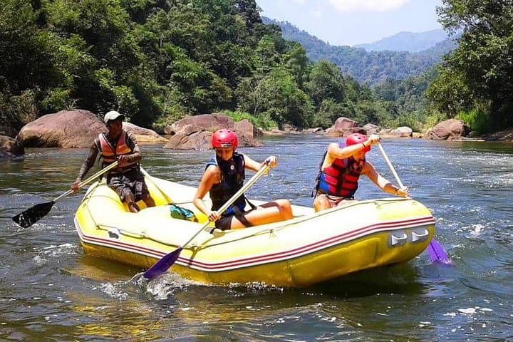 Conquer the Kelani: White Water Rafting in Kitulgala photo 5