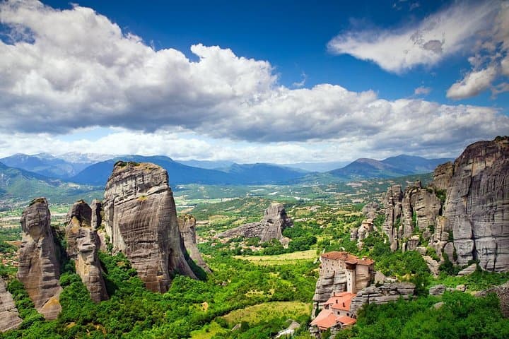Delphi and Meteora 2-Day Tour from Athens: Ancient Oracle & Cliff Monasteries