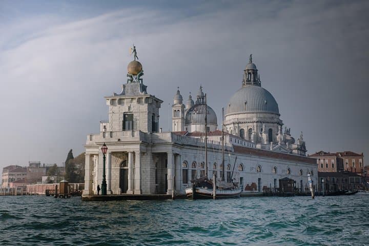 Private Grand Canal Boat Tour to Murano and Burano — Glass, Color & Venetian Lagoons photo 2