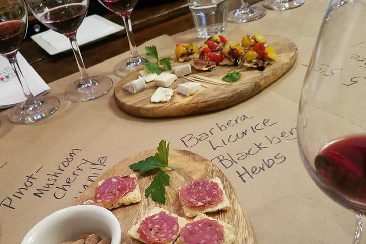 Healdsburg Small-Group Food and Wine Walking Tour — Culinary Stroll Through Sonoma photo 6
