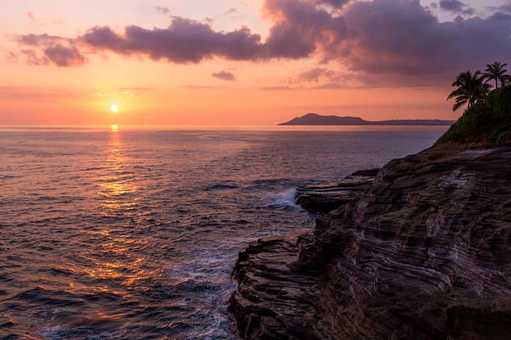 Sunset Photo Adventure Along Honolulu’s Sea Cliffs: Capturing Oahu’s Dramatic Coastline photo 4