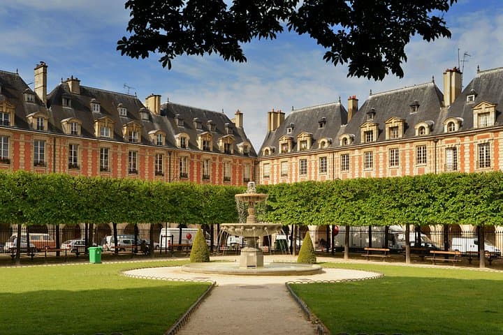 Interactive Paris History Walking Tour for Teens and Families — Latin Quarter to Bastille photo 2