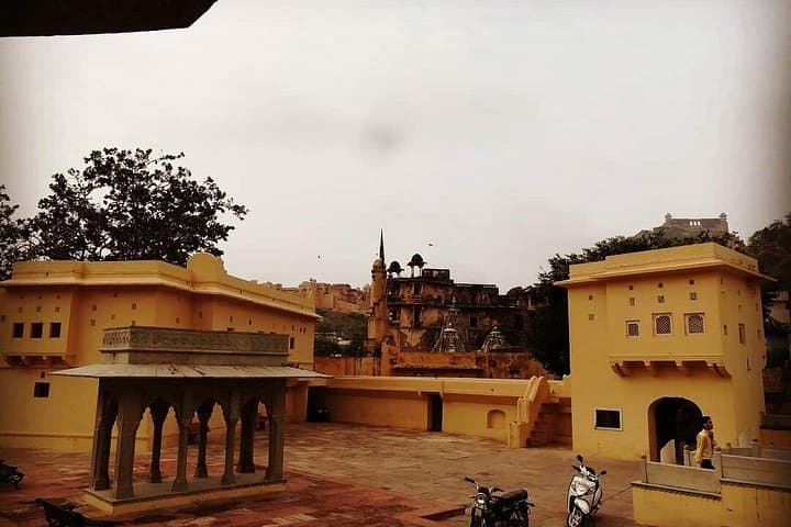 Same-Day Private Jaipur Tour from Delhi: Amber Fort, City Palace & Markets photo 4