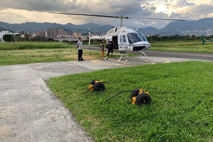 Medellín Helicopter Flight: 15-Minute Aerial Tour Over the Aburrá Valley photo 1