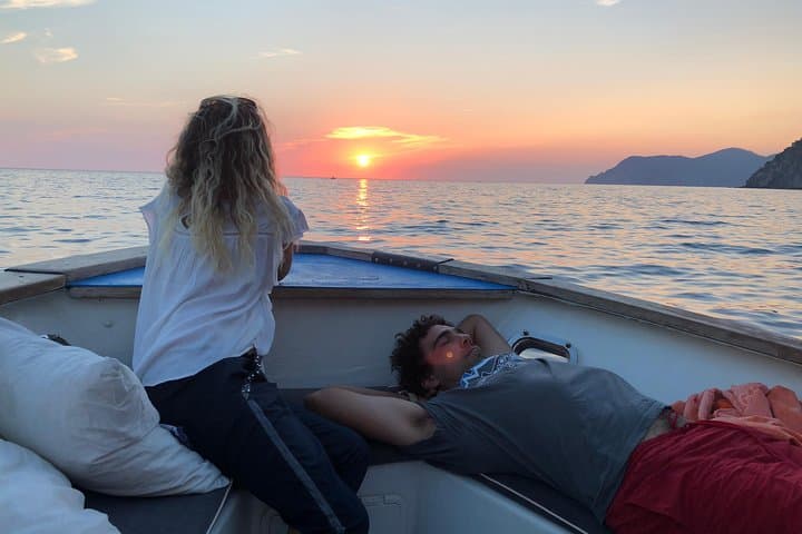 Cinque Terre Sunset Boat Tour: Aperitivo and Swim Along the Ligurian Coast