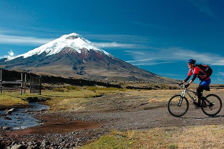 2-Day Cotopaxi Volcano and Quilotoa Lagoon Adventure from Quito photo 3