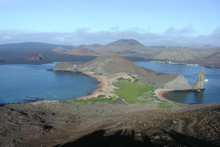 Bartolome Island Day Tour: Hike to the Viewpoint and Snorkel Around Pinnacle Rock photo 4