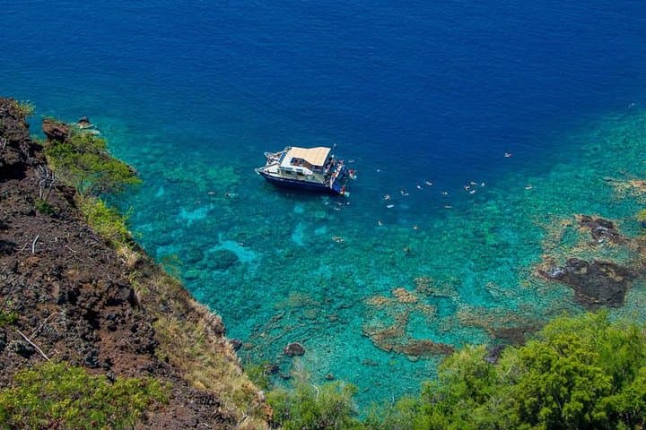 Explore Kealakekua Bay: Kona’s Premier Morning Snorkeling Adventure photo 3