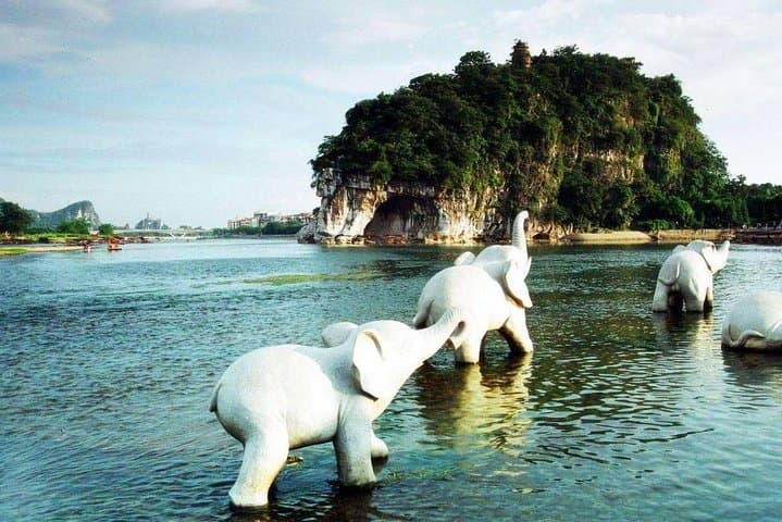 2-Day Guilin & Li River Highlights: Cruise, Caves and Karst Peaks photo 2