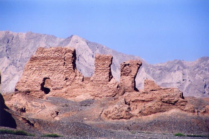 Private 4-Day Kuqa & Kashgar Tour from Urumqi — Kizil Grottos, Tianshan Canyon, Old Towns