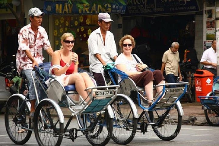 Da Nang Rickshaw & Street Food Tour Along the Han River