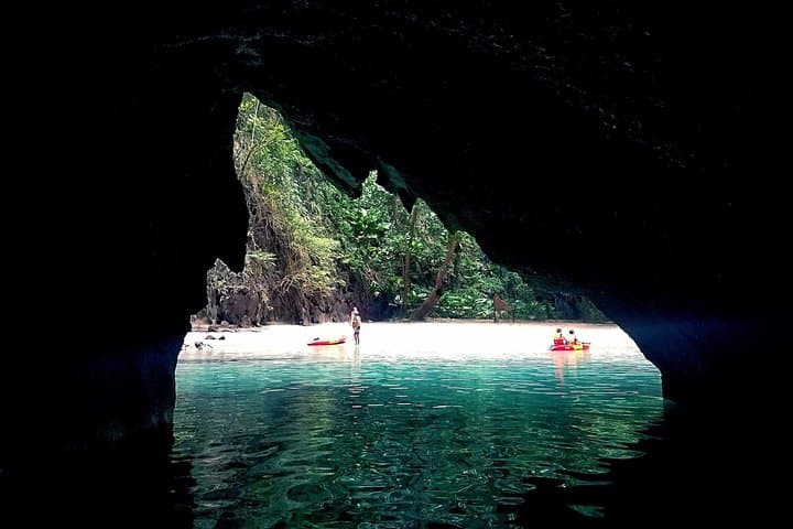 Speedboat Tour to Emerald Cave & Four Islands from Koh Lanta photo 4