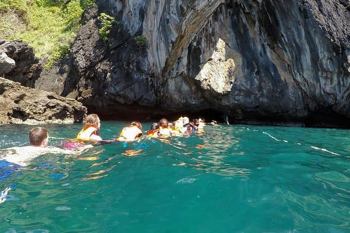 Speedboat Tour to Emerald Cave & Four Islands from Koh Lanta photo 3