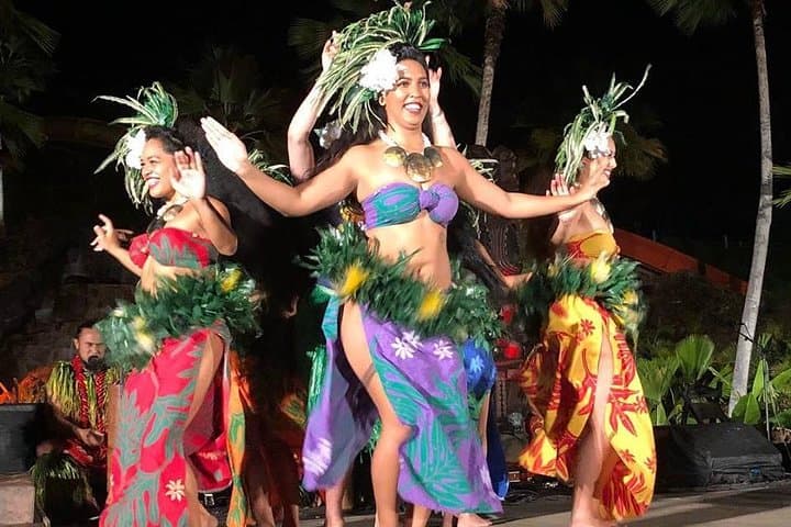 Chief's Luau at Wet'n'Wild Hawaii — Polynesian Feast, Fire Knife Dance & Interactive Island Culture photo 3