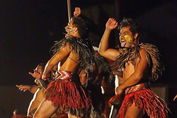 Chief's Luau at Wet'n'Wild Hawaii — Polynesian Feast, Fire Knife Dance & Interactive Island Culture photo 4