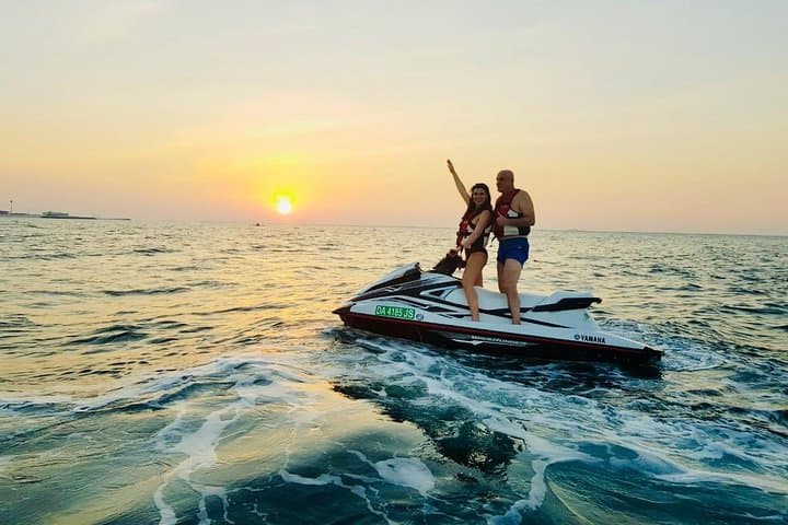 Dubai Jet Ski Tour from La Mer to World Islands (50-Minute Ride)