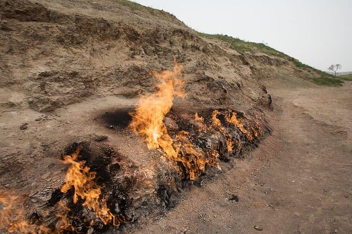 Baku to Gobustan and Absheron: 4-Day Fire, Mud and Heritage Tour photo 3