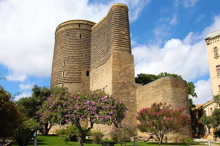 Baku to Gobustan and Absheron: 4-Day Fire, Mud and Heritage Tour
