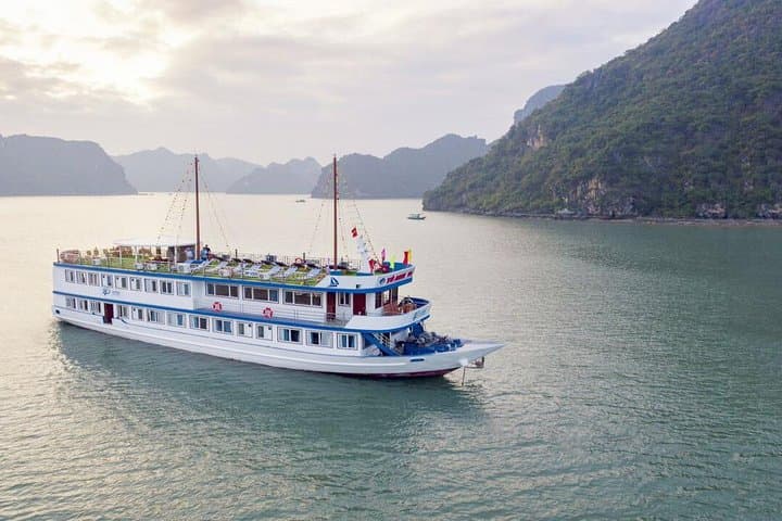 Lan Ha Bay 2-Day 4-Star Cruise: Overnight La Paci Through Ha Long’s Limestone Isles photo 1