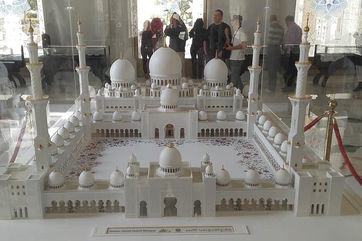 Private Abu Dhabi Day Tour from Dubai — Sheikh Zayed Mosque, Corniche & Yas Island Photo Stops photo 2
