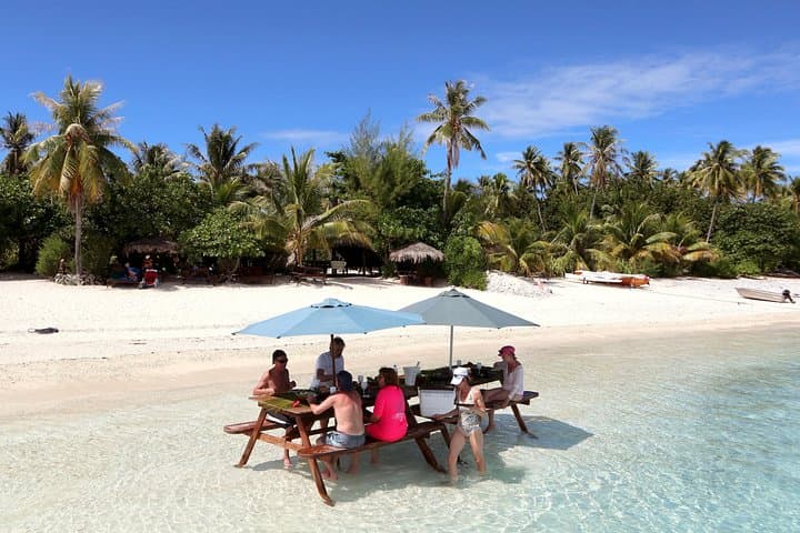Luxury Private Catamaran Full-Day Sail & Polynesian Motu Lunch in Bora Bora photo 3