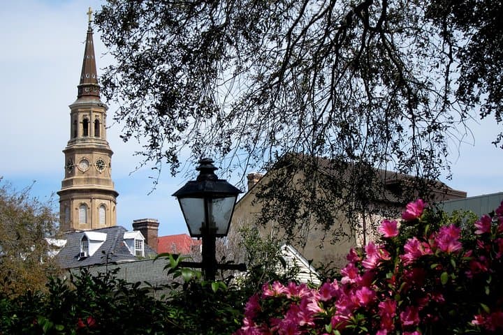 Charleston History Walking Tour — Rainbow Row, Battery & Hidden Alleys