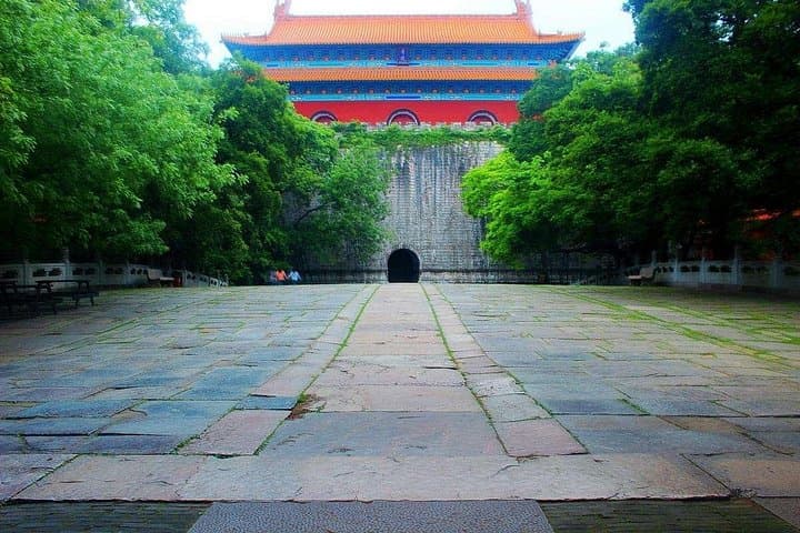 Nanjing Day Tour: Ming Xiaoling Tomb, Linggu Temple & Tangshan Hot Spring photo 3