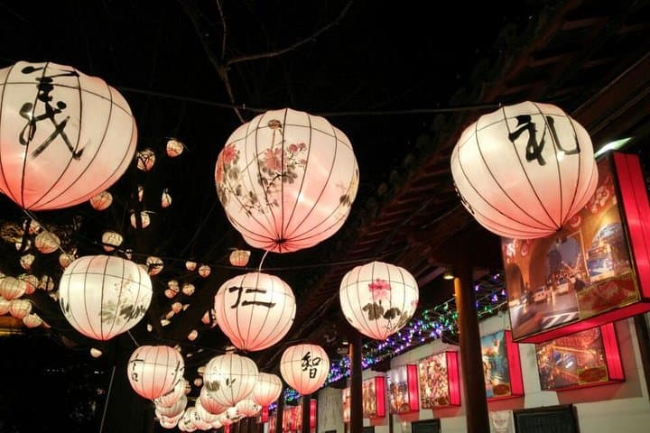 Qinhuai River by Night: Nanjing Boat Cruise and Confucius Temple Dinner photo 3