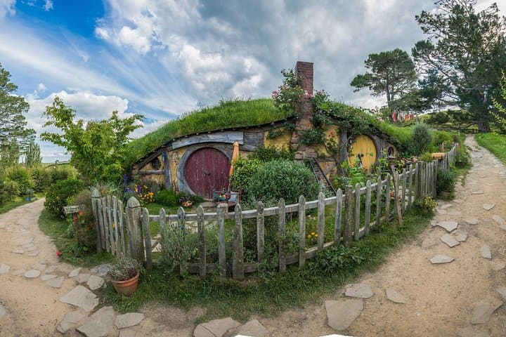 Hobbiton & Waitomo Glowworm Caves Day Trip from Auckland — Full-Day Tour photo 6
