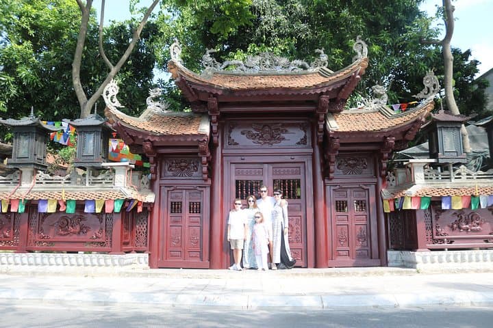 Vespa Through Saigon: Insider 4.5-Hour Morning City Tour photo 6