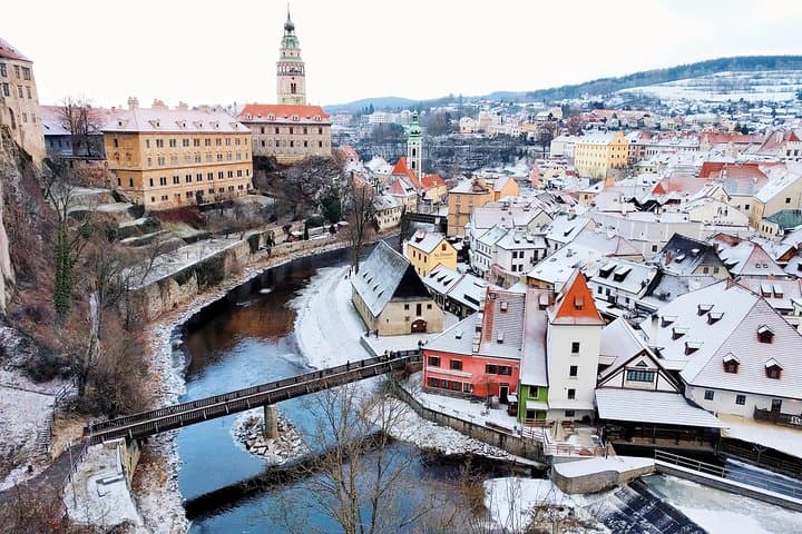 Prague to Vienna Private Transfer with 2-Hour Stop in Český Krumlov photo 3