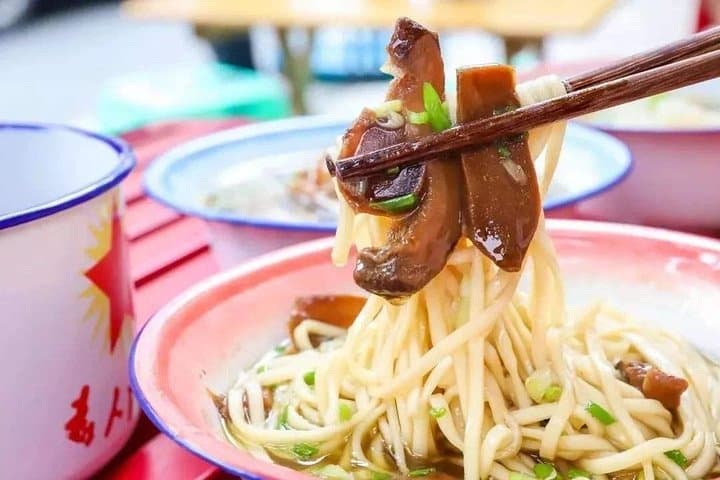 Secret Noodle and Wonton Alley Tour in Shanghai's French Concession photo 4