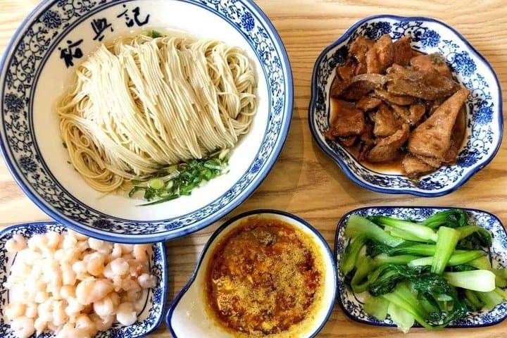Secret Noodle and Wonton Alley Tour in Shanghai's French Concession photo 5