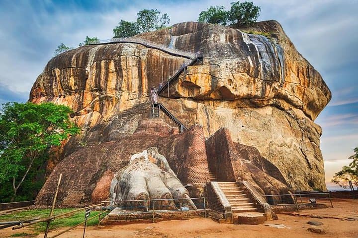 Sigiriya Day Tour: Climb the Lion Rock, Dambulla Caves & Hiriwadunna Village photo 4